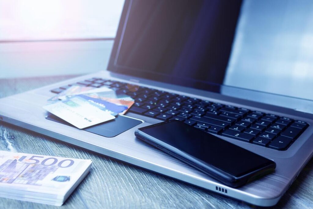 Какво следят финтех платформите – Wise, Revolut, Stripe, Paysera